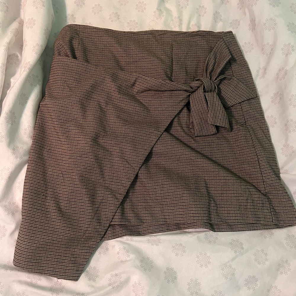 Cross-front skirt